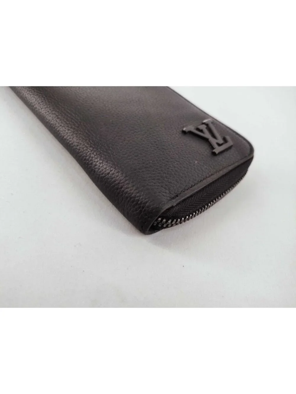 Louis Vuitton Wallet Aerogram Zippy Vertical Black Leather Zip Around Silver